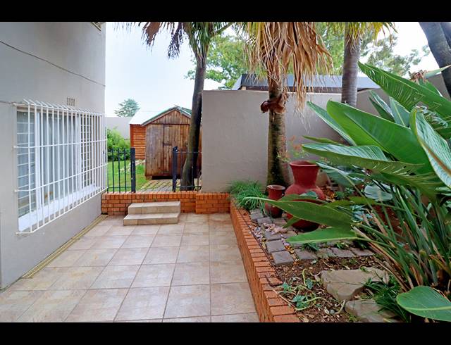 2 BEDROOM TOWNHOUSE FOR SALE IN BRUMA